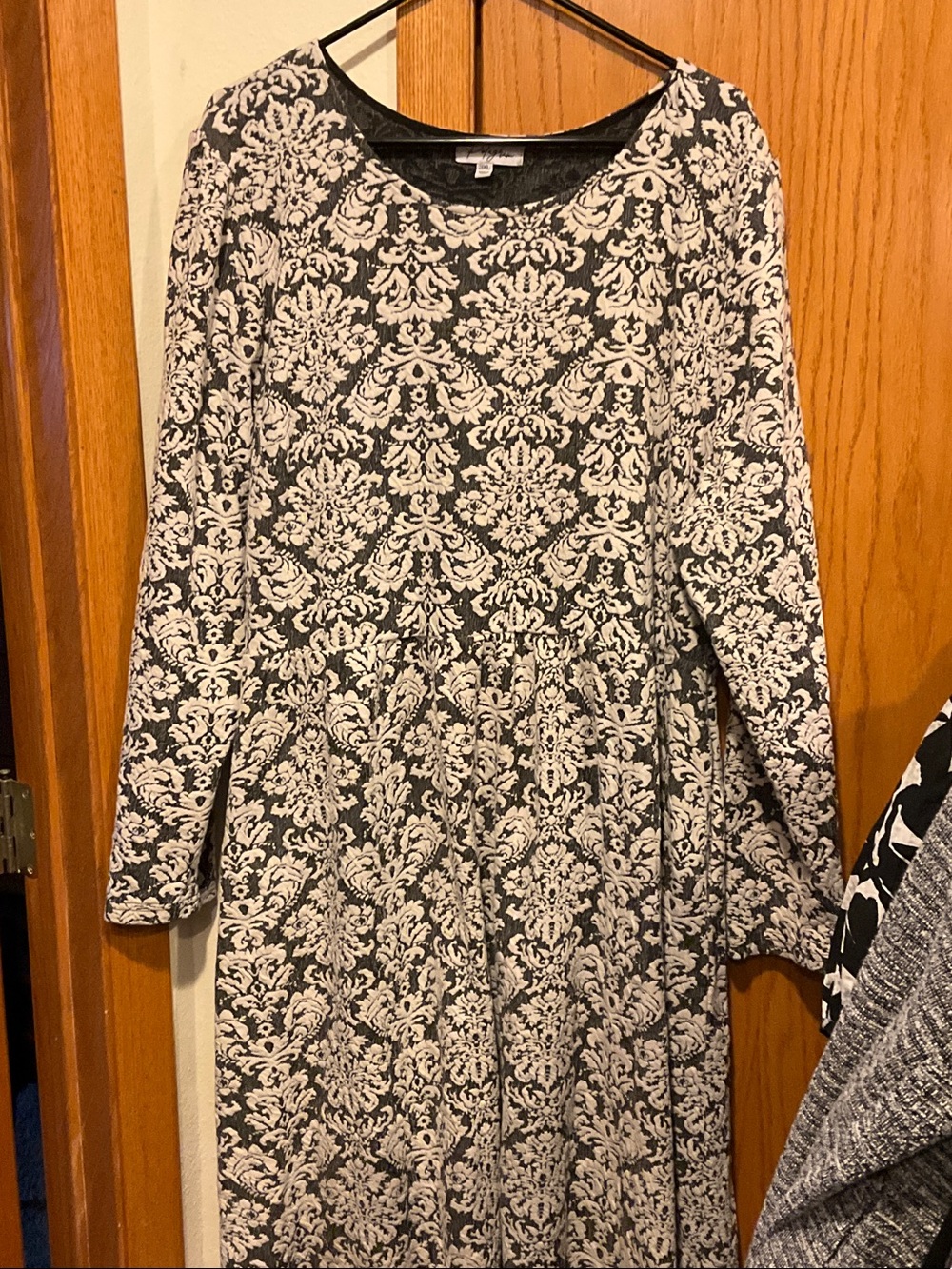 Stunning Gray & Cream Damask Long Sleeve Dress